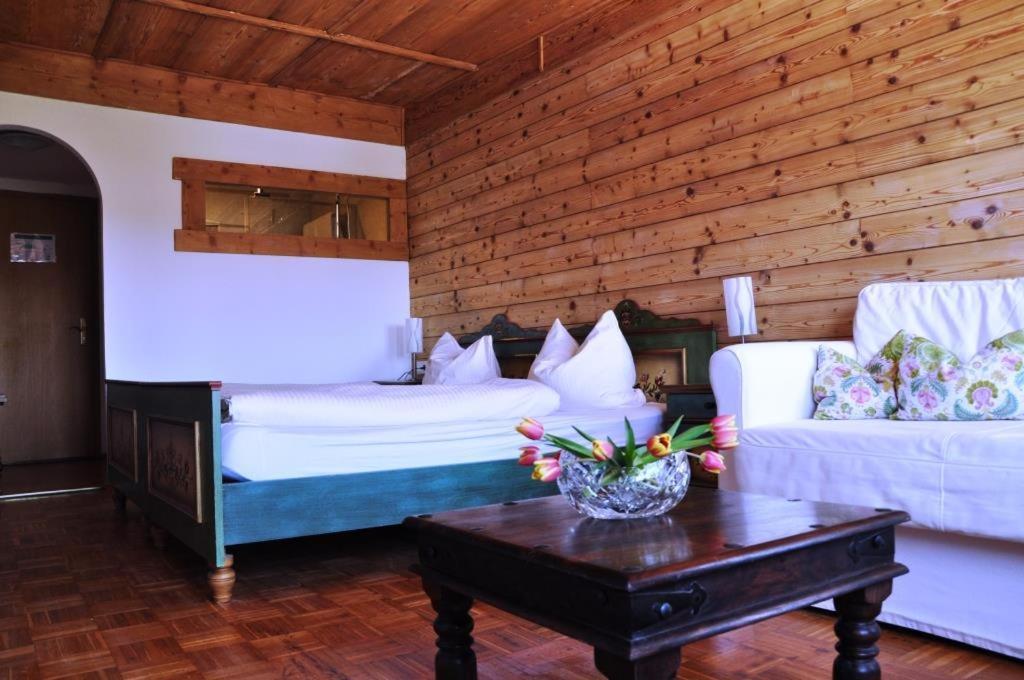 Pension Hirsch Лехбрук Екстер'єр фото